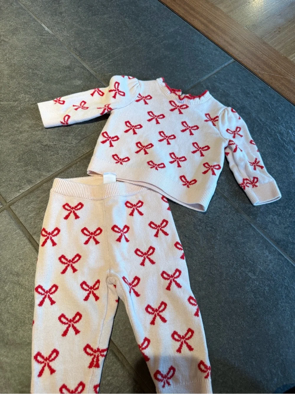 Gap Baby Sweater and Pant Set Bows Size 3 to 6 Months NWOT